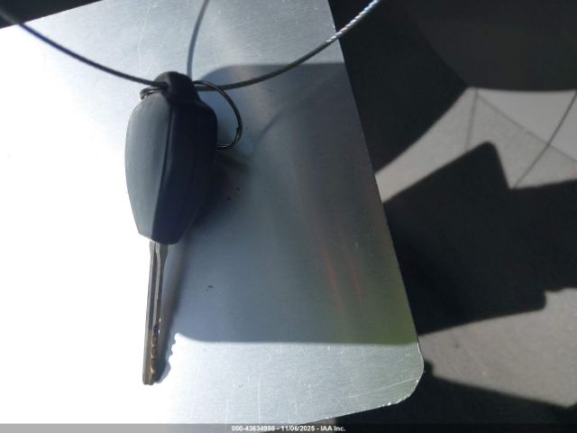 Toyota Camry Le Image 8