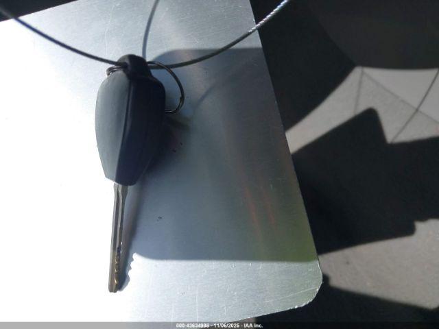 Toyota Camry Le Image 8