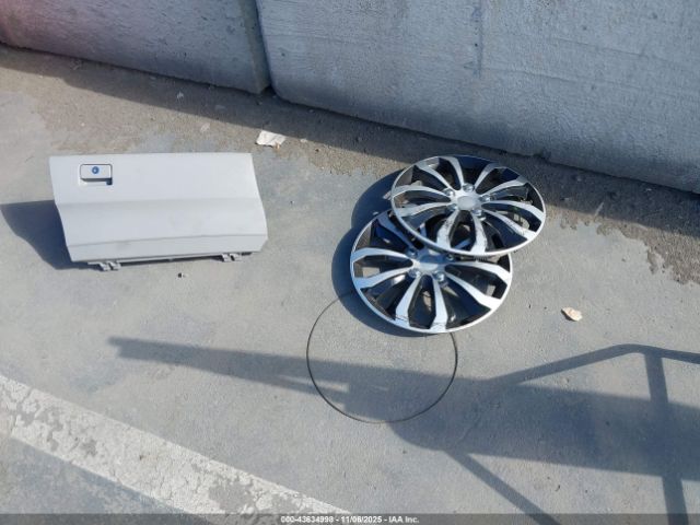 Toyota Camry Le Image 3