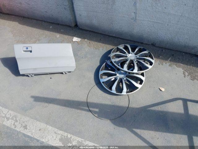 Toyota Camry Le Image 3