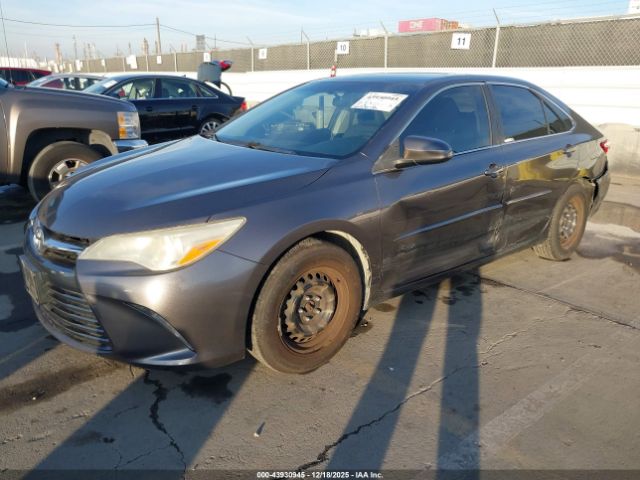 Toyota Camry Le Image 5