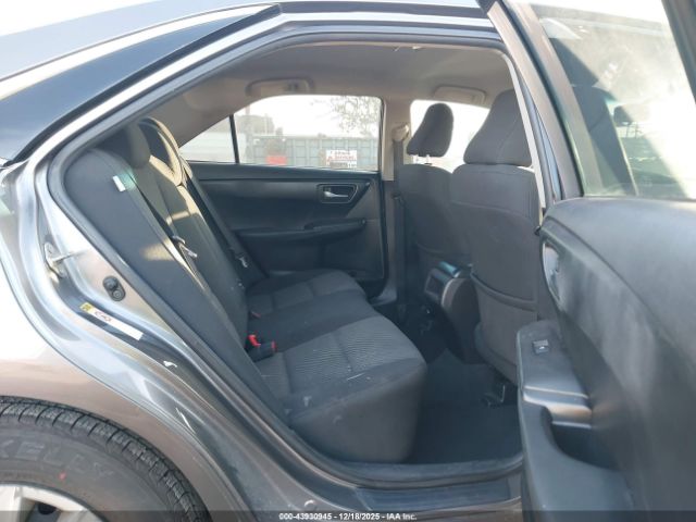 Toyota Camry Le Image 7