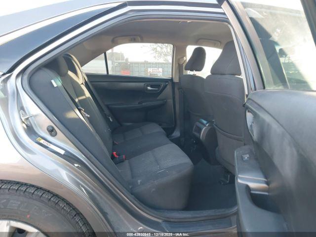 Toyota Camry Le Image 7