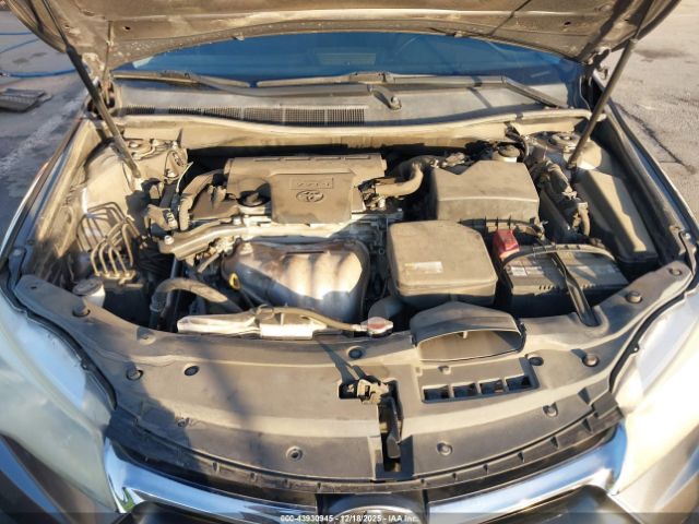 Toyota Camry Le Image 9