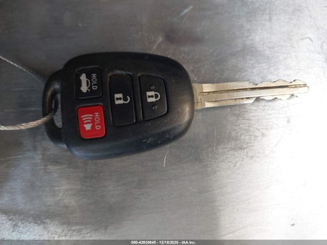 Toyota Camry Le Image 11