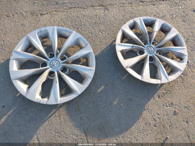 Toyota Camry Le Image 17