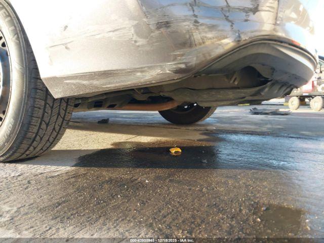 Toyota Camry Le Image 14