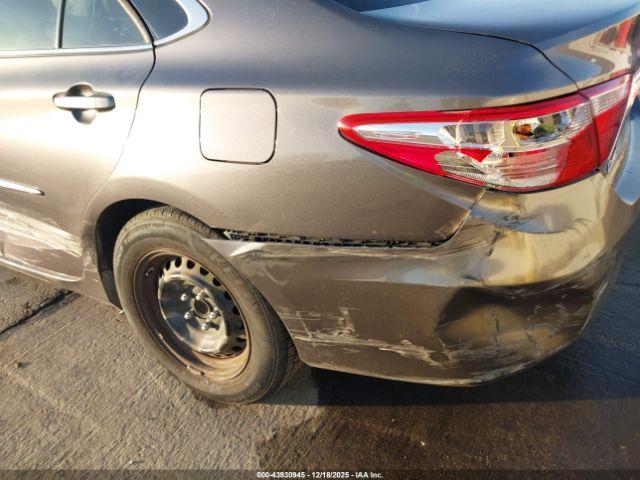 Toyota Camry Le Image 18