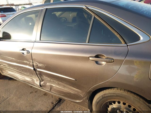 Toyota Camry Le Image 13