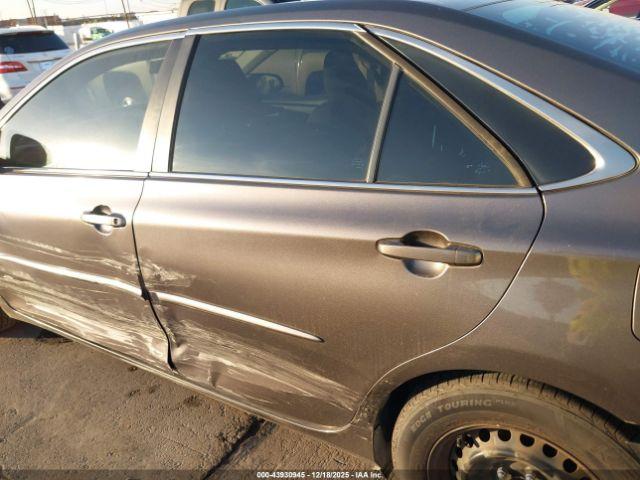 Toyota Camry Le Image 13