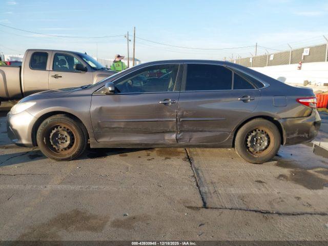 Toyota Camry Le Image 16