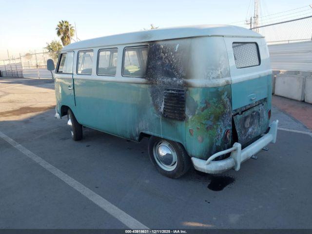 Volkswagen Bus Image 4