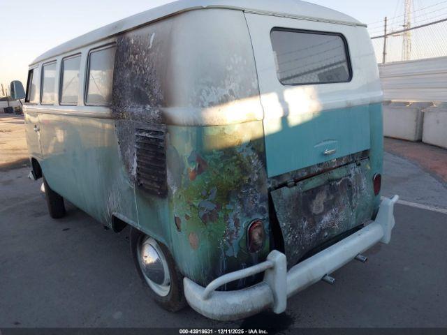 Volkswagen Bus Image 10