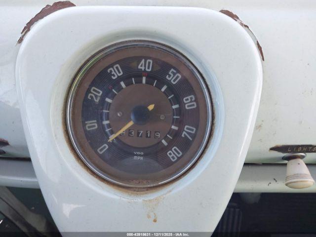 Volkswagen Bus Image 7