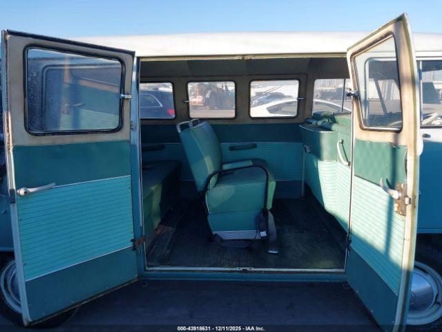 Volkswagen Bus Image 8