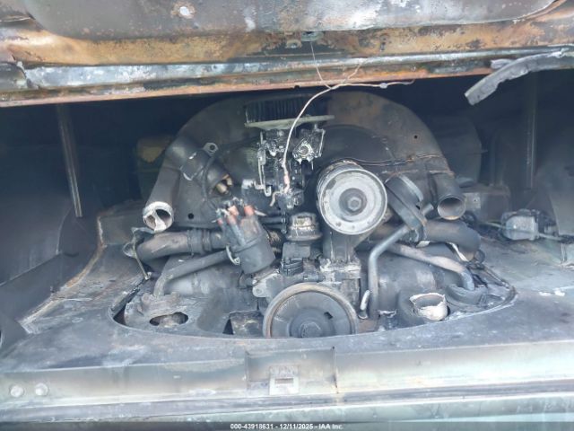 Volkswagen Bus Image 5