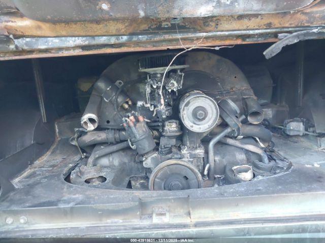 Volkswagen Bus Image 5