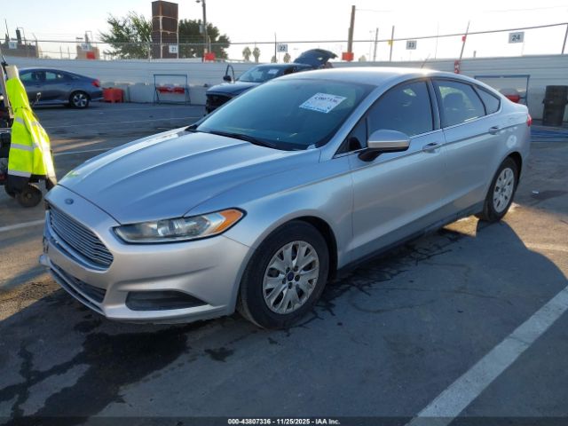 Ford Fusion S Image 2