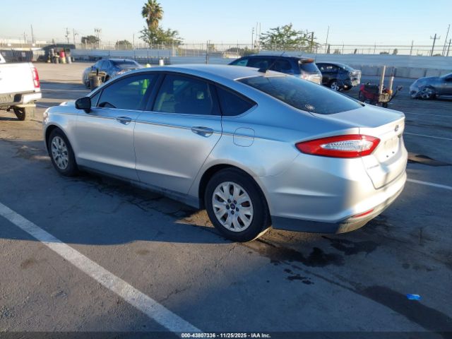 Ford Fusion S Image 10