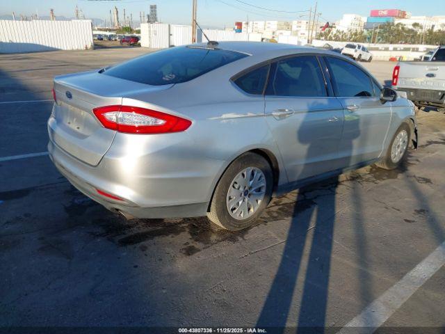 Ford Fusion S Image 13