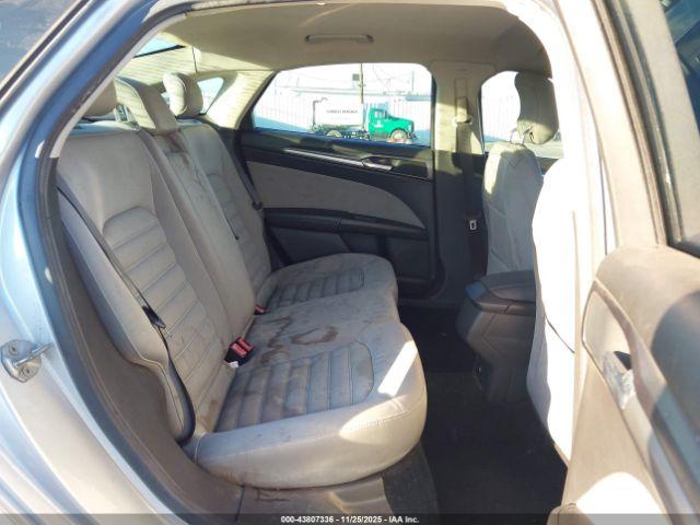 Ford Fusion S Image 16