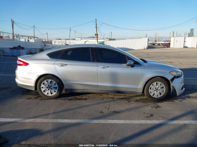 Ford Fusion S Image 14