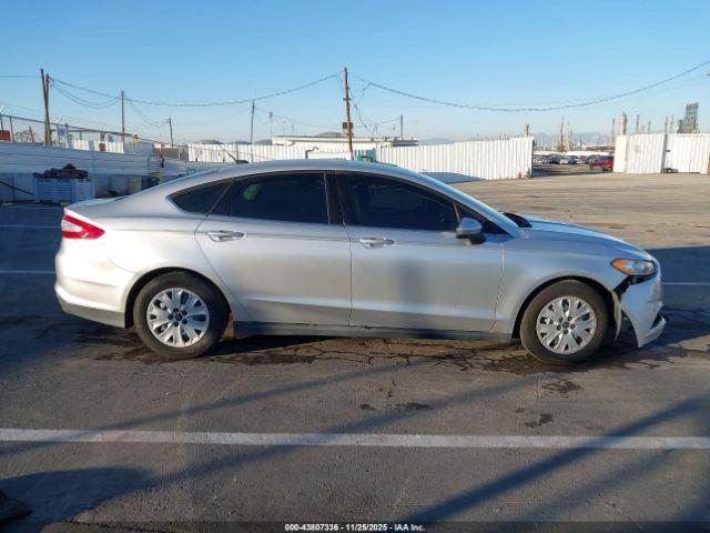 Ford Fusion S Image 14