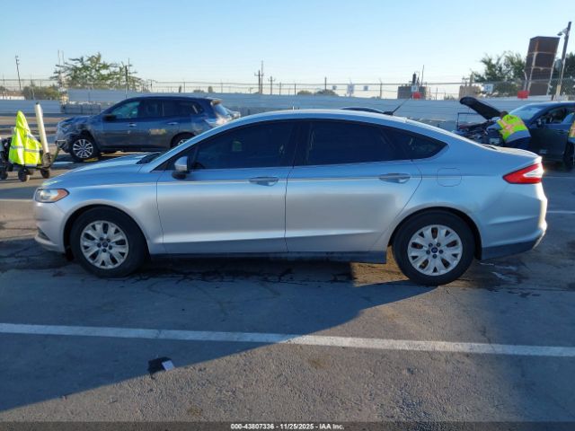 Ford Fusion S Image 8