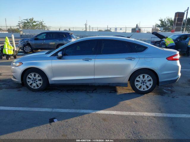 Ford Fusion S Image 8