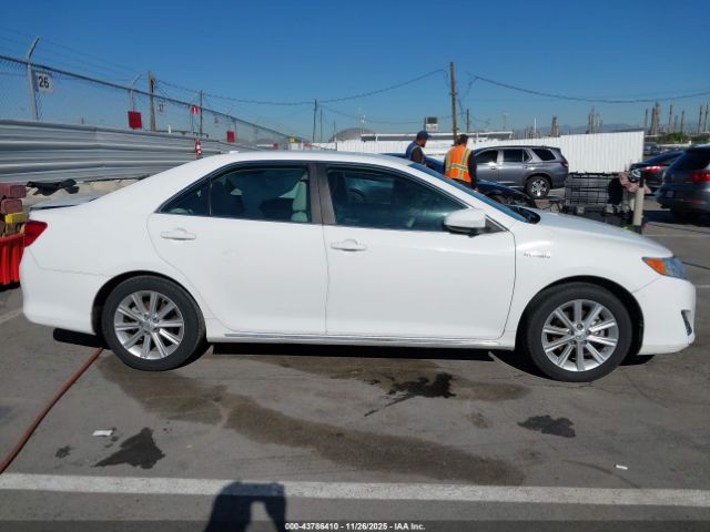 Toyota Camry Xle Image 13