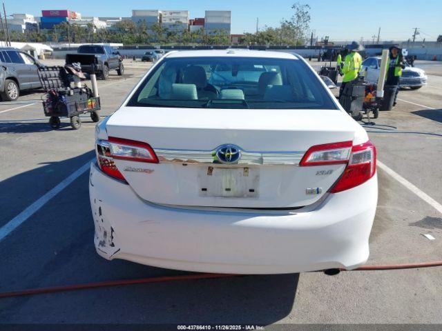 Toyota Camry Xle Image 16