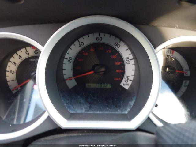 Toyota Tacoma Image 9