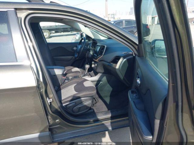 Jeep Cherokee Latitude Image 17