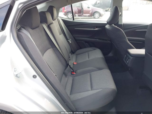 Toyota Camry Le Image 14