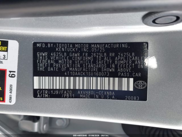 Toyota Camry Le Image 8