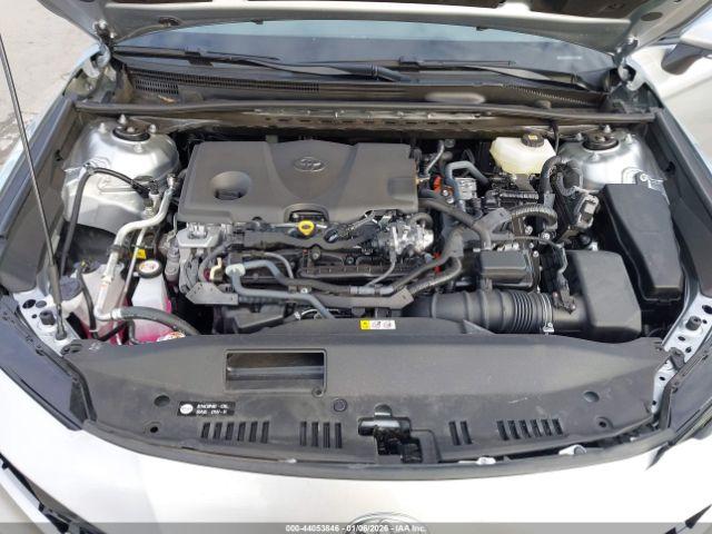 Toyota Camry Le Image 13