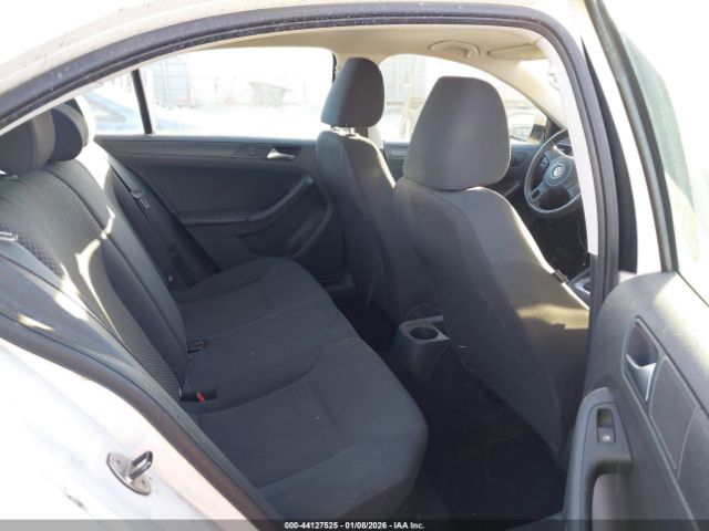 Volkswagen Jetta S Image 4