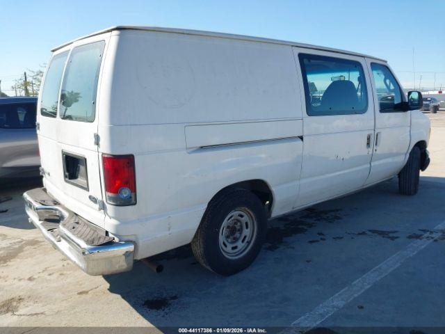 Ford E-150 Image 3