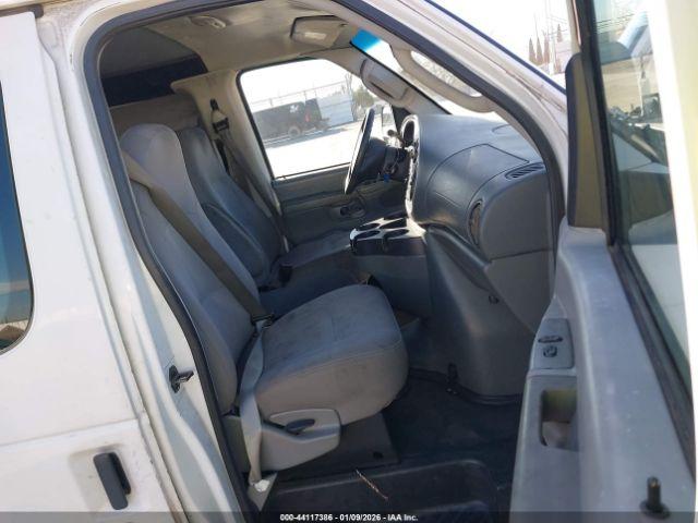 Ford E-150 Image 7