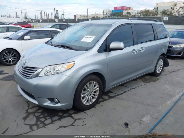 Toyota Sienna Xle 8 Passenger Image 2