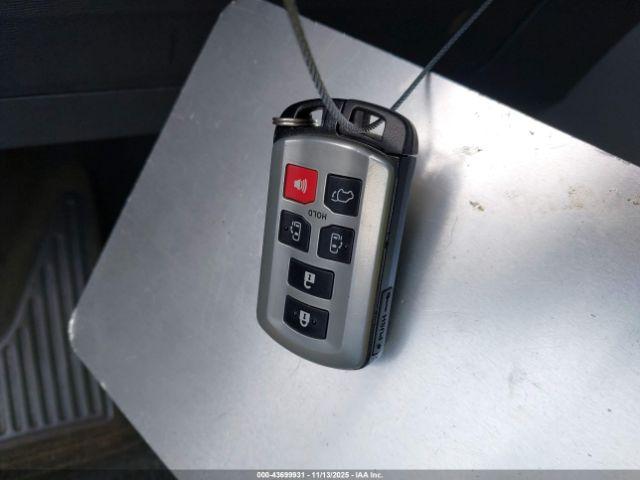 Toyota Sienna Xle 8 Passenger Image 8