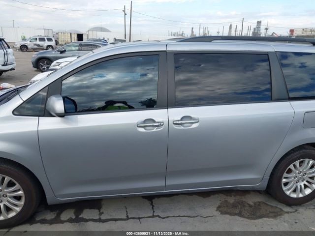 Toyota Sienna Xle 8 Passenger Image 15