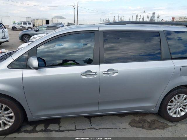 Toyota Sienna Xle 8 Passenger Image 15